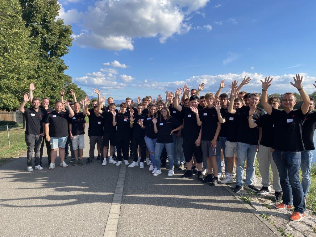 2022-09-02 Azubis Haende hoch