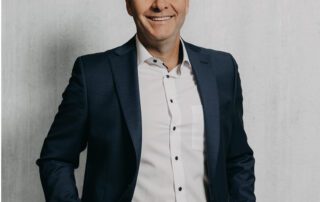 Portraitbild von Geschäftsführer Vertrieb und Marketing Dr. Daniel Rieser